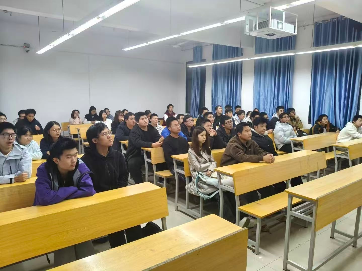 2E900